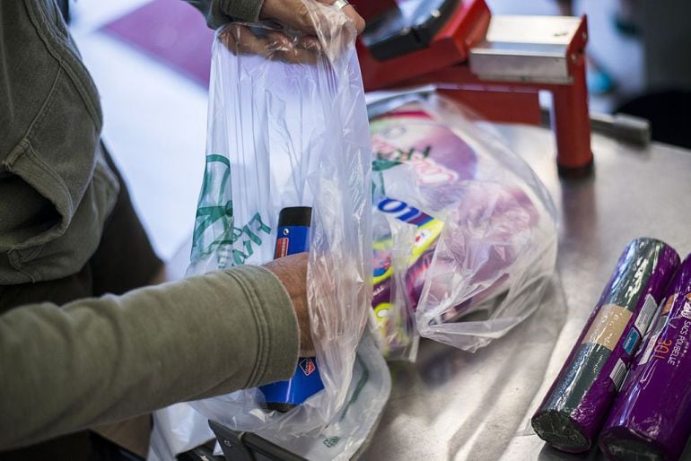 Lidl retira todas las bolsas de plástico de sus supermercados en España