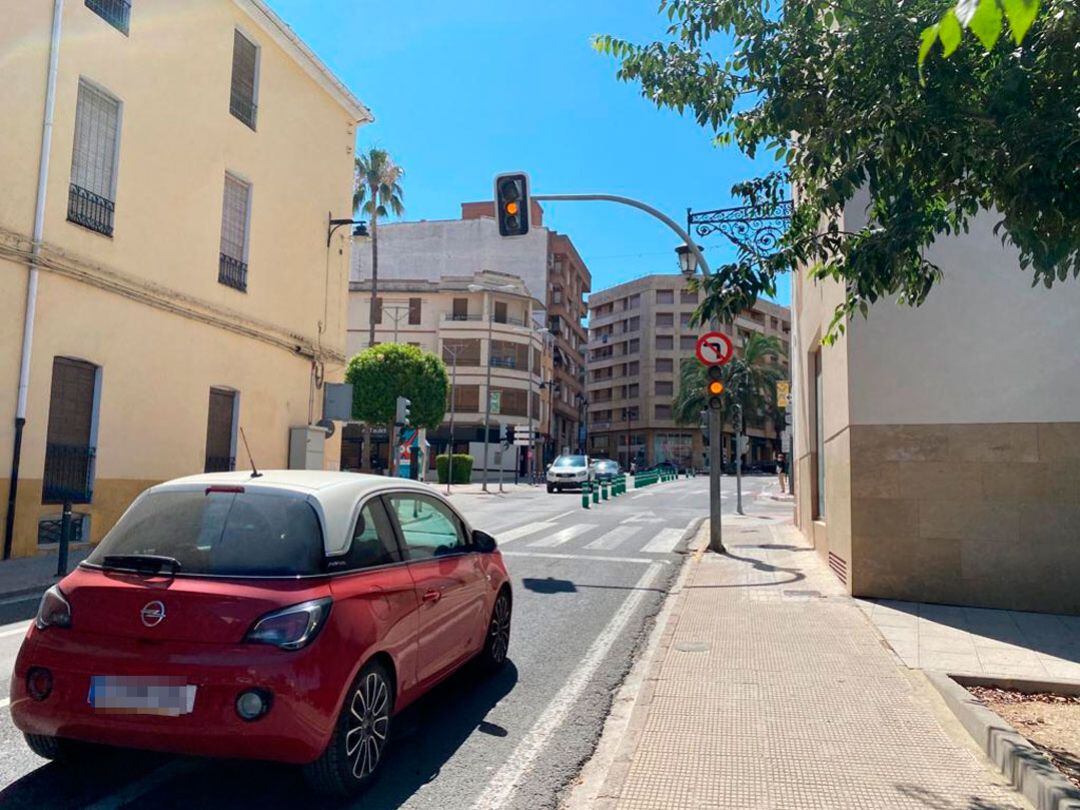 Una imatge del semàfor d&#039;entrada a la plaça Concepció en àmbar