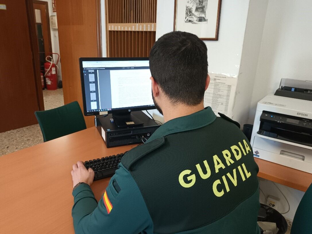 Guardia Civil detiene a dos personas e investiga a tres por la comisión de un delito de estafa y otro de receptación ocurridos en Fraga