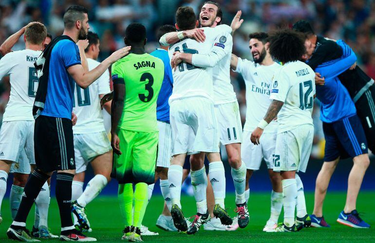 Los jugadores del Real Madrid celebran su clasificación para la final de la Champions League de Milán
