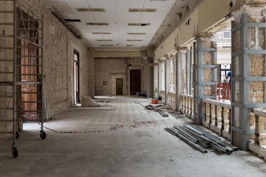 Uno de los pasillos del Patio de Cristal del Ayuntamiento de Valencia