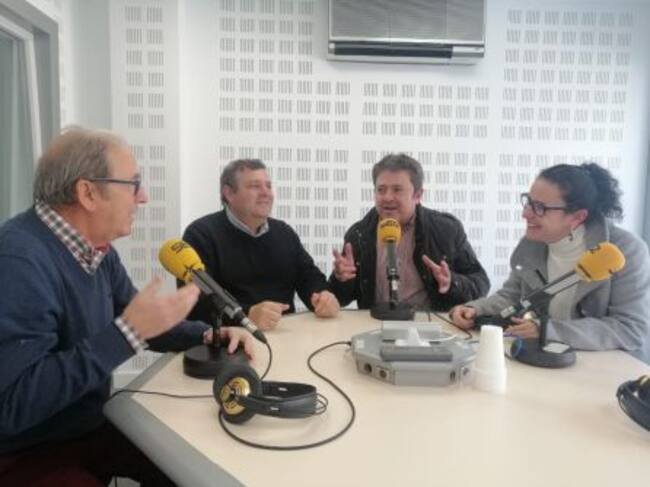 De izquierda a derecha: el economista Rafael Ávila, el ex viceconsejero de igualdad Francisco José Martínez, el catedrático José Manuel Andújar y la sindicalista Julia Perea responssable de Acción Sindical, Empleo y Juventud en CC.OO Huelva