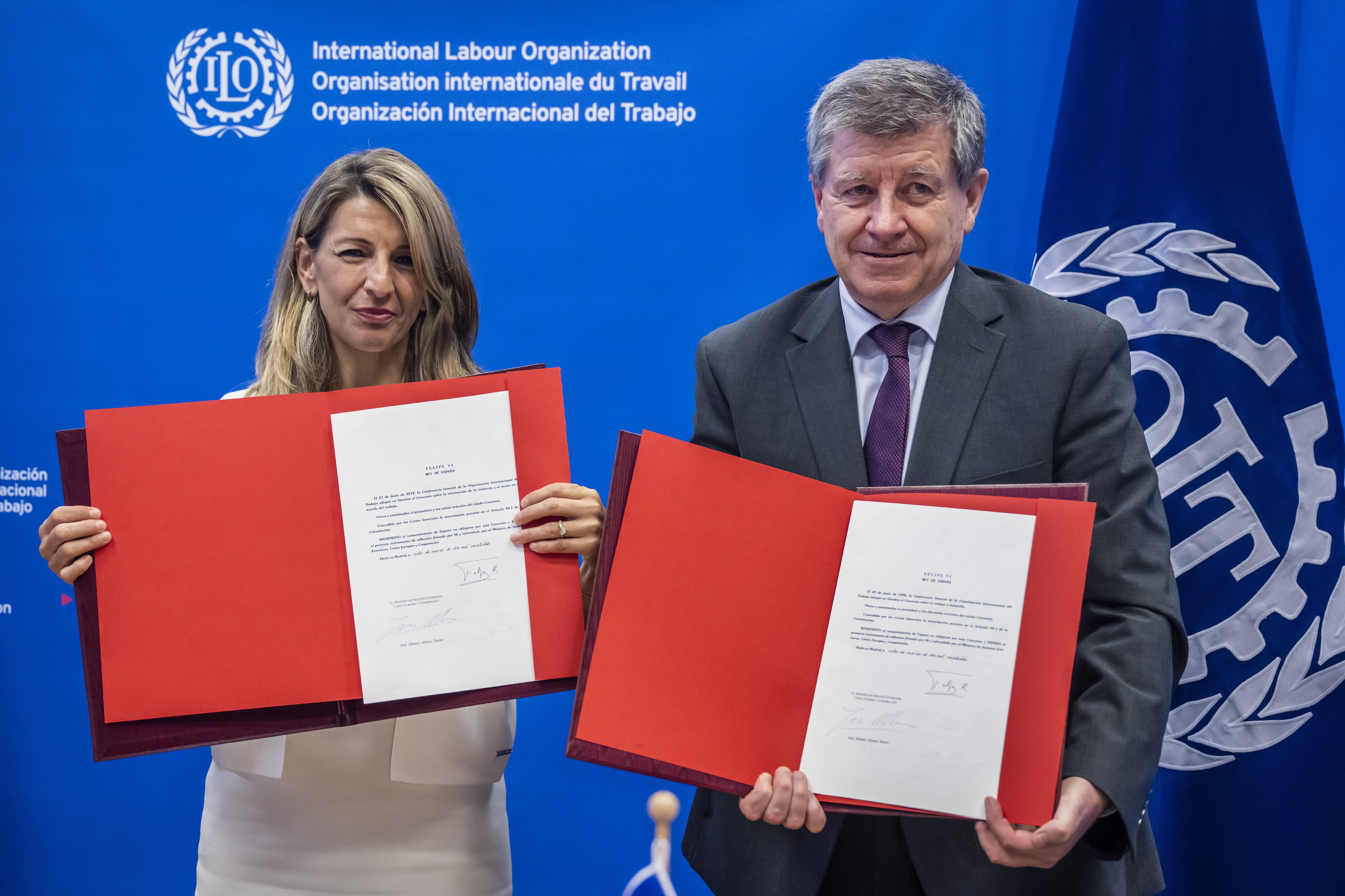 La vicepresidenta segunda del Gobierno y ministra de Trabajo, Yolanda Díaz, junto al director general de la OIT, Guy Ryder.