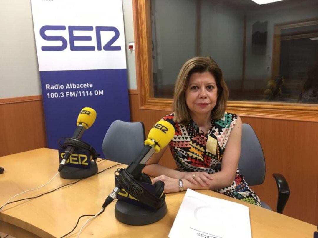 Estrella Toribio en los estudios de Radio Albacete
