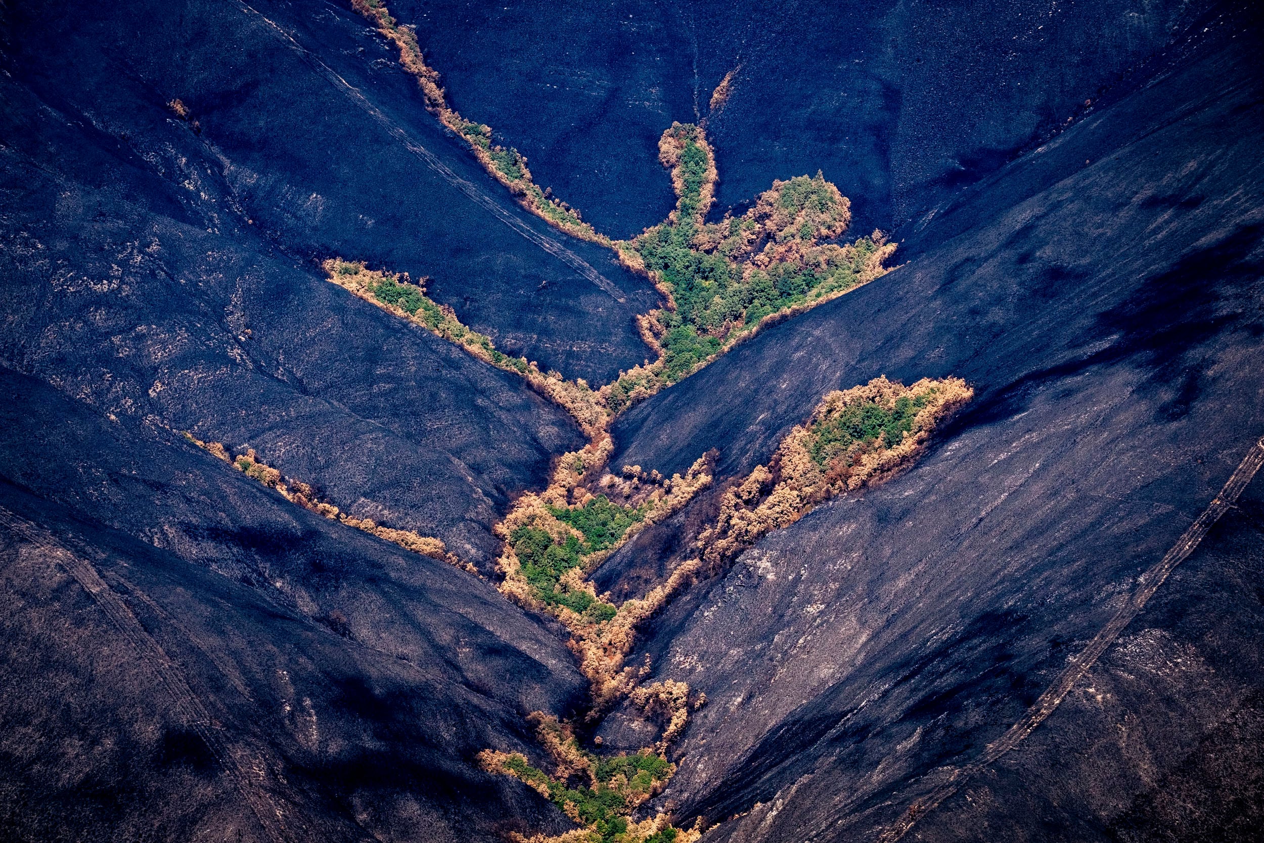 Vista aérea de las zonas afectadas por los incendios de Montouto, Ourense