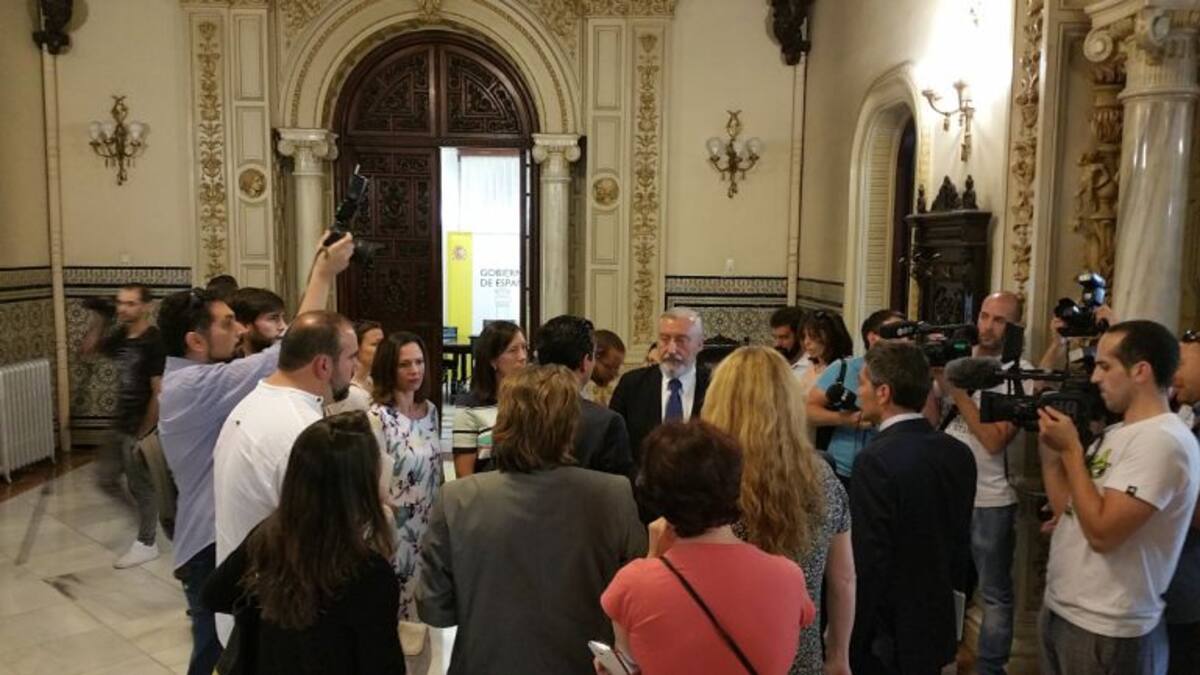 Escucha la bronca del alcalde al secretario de Estado por dejar fuera a la Mesa del Ferrocarril