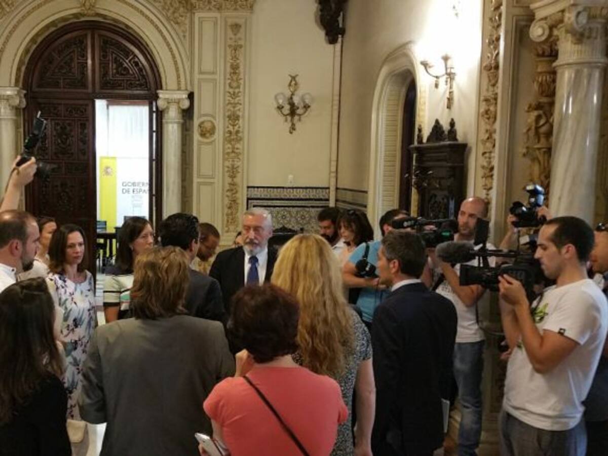 Escucha la bronca del alcalde al secretario de Estado por dejar fuera a la Mesa del Ferrocarril