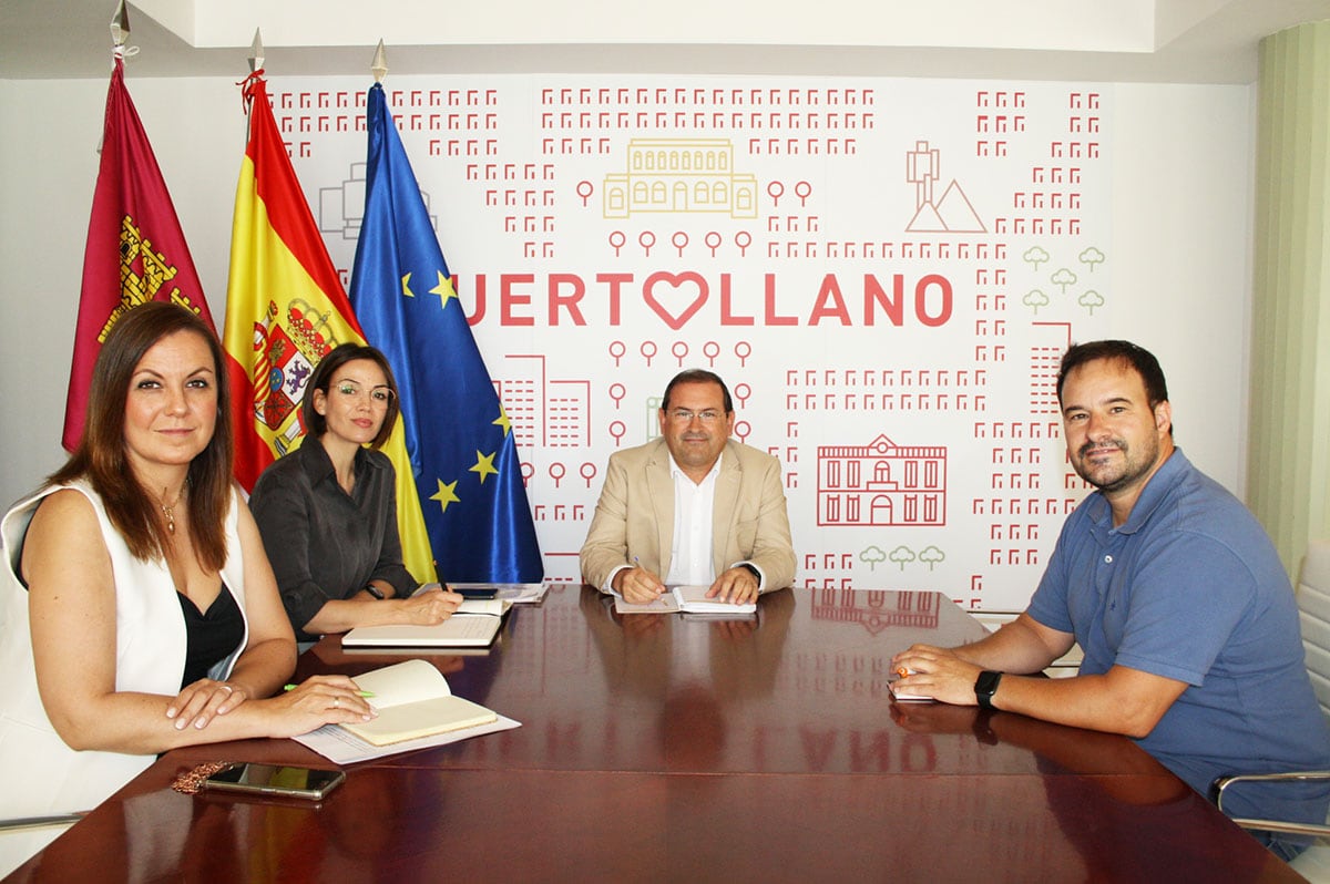 El alcalde de Puertollano y el nuevo director del Conservatorio de Puertollano en su primer encuentro tras la inversión.