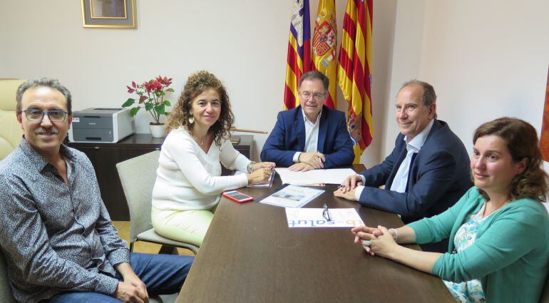 La consellera Pilar Costa, alcalde Josep Marí Ribas y el Director Ibsalut,Juli Fuster 