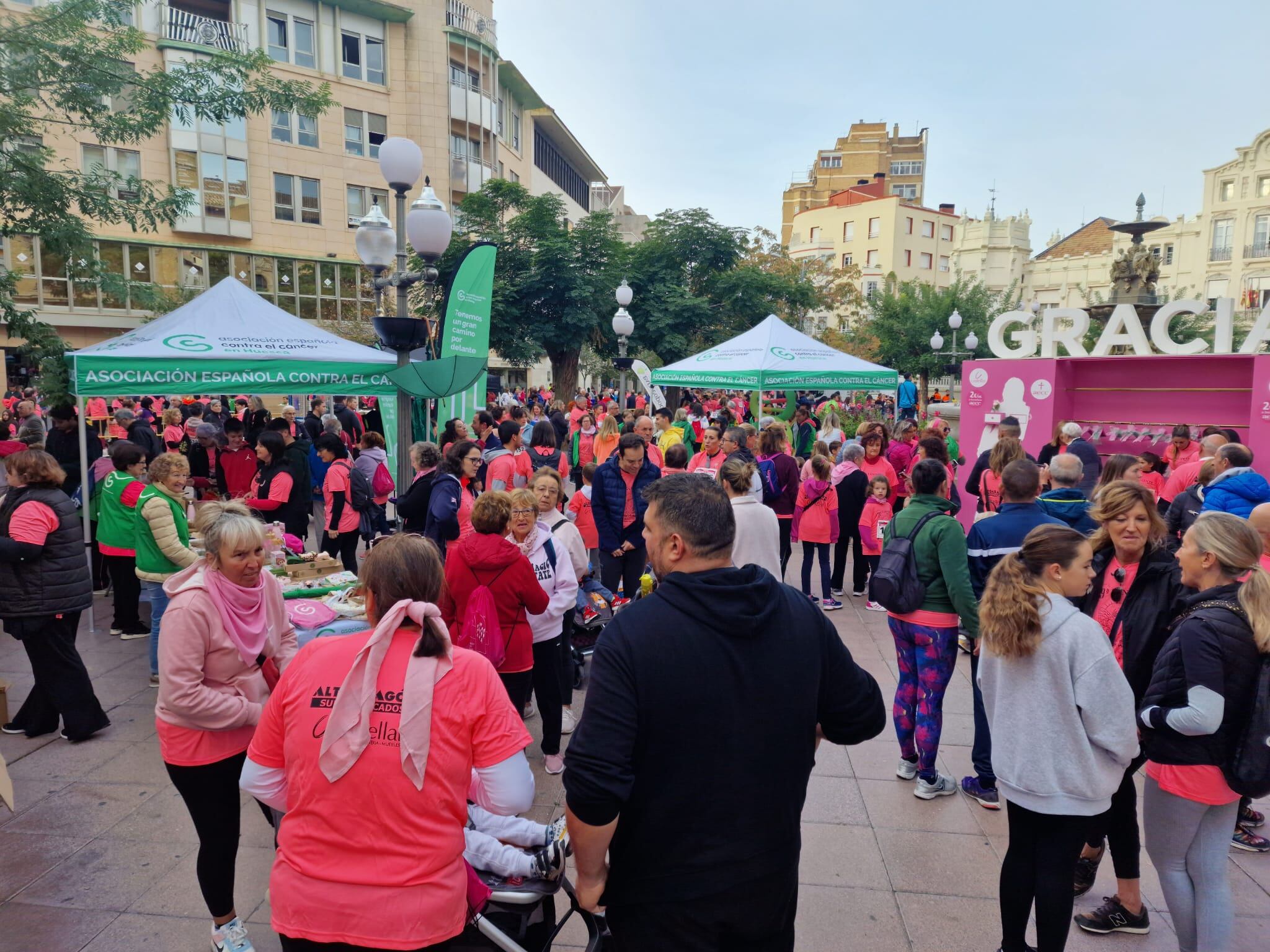 Gran ambiente en la plaza de Navarra