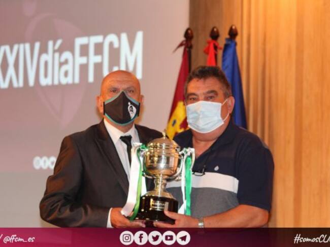 La FFCM entrega al CD Marchamalo la Copa de Campeón de Liga en 3ª División 2020-2021.