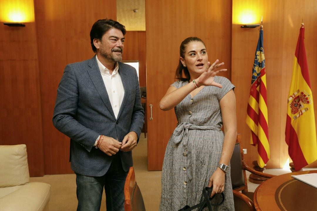 El alcalde y la consellera en dependencias municipales antes de la reunión