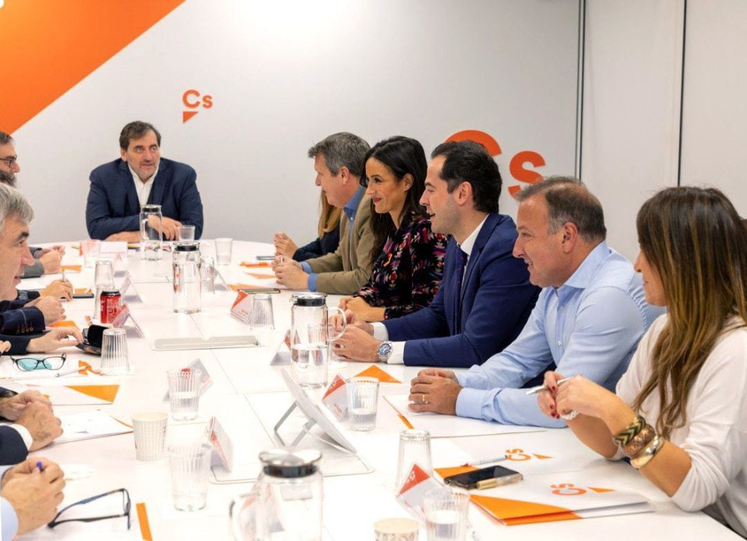 otografía facilitada por Ciudadanos de la primera reunión de la comisión gestora de la formación