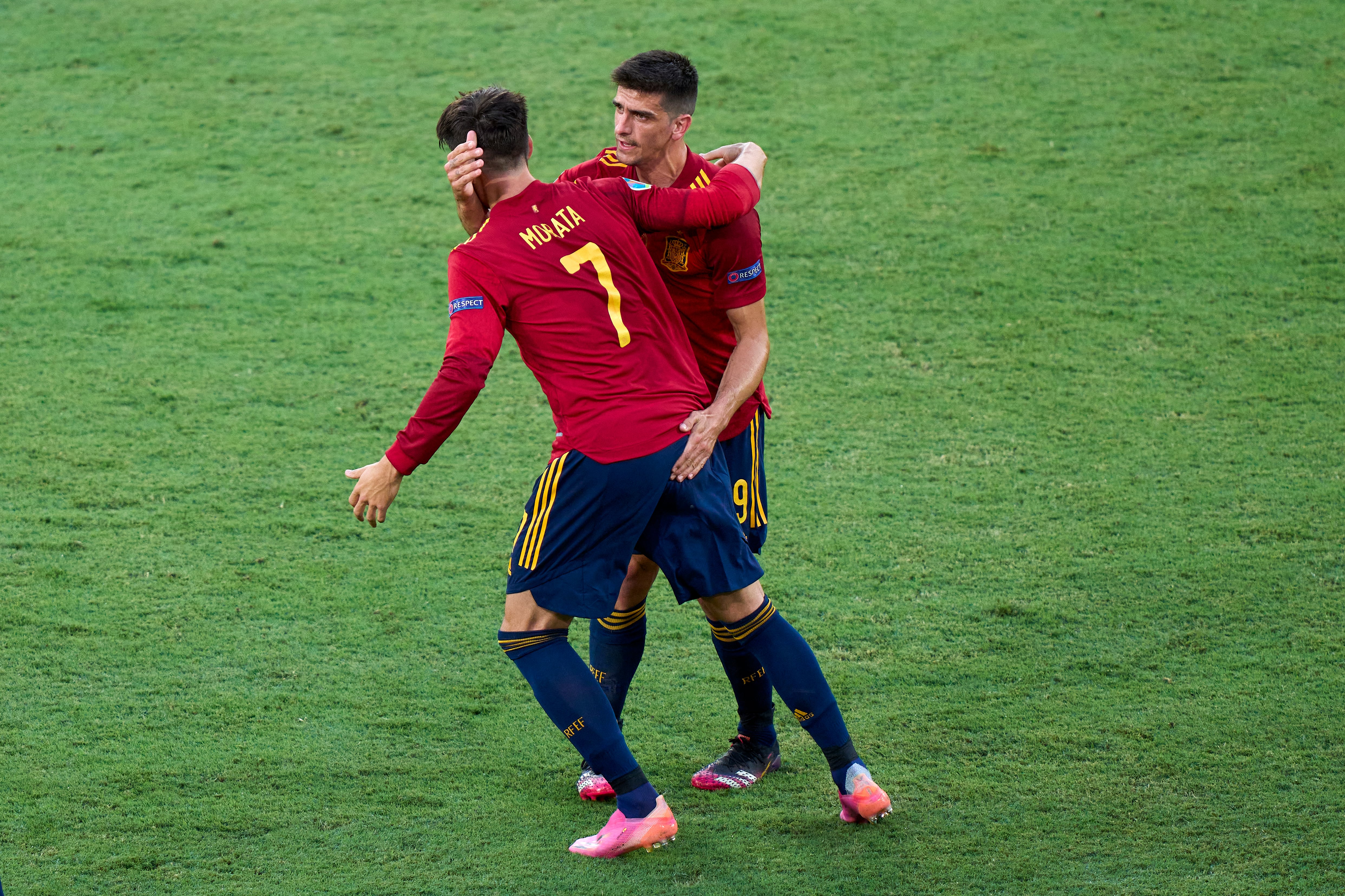 Álvaro Morata y Gerard Moreno, durante un partido con la selección de la Eurocopa 2020.