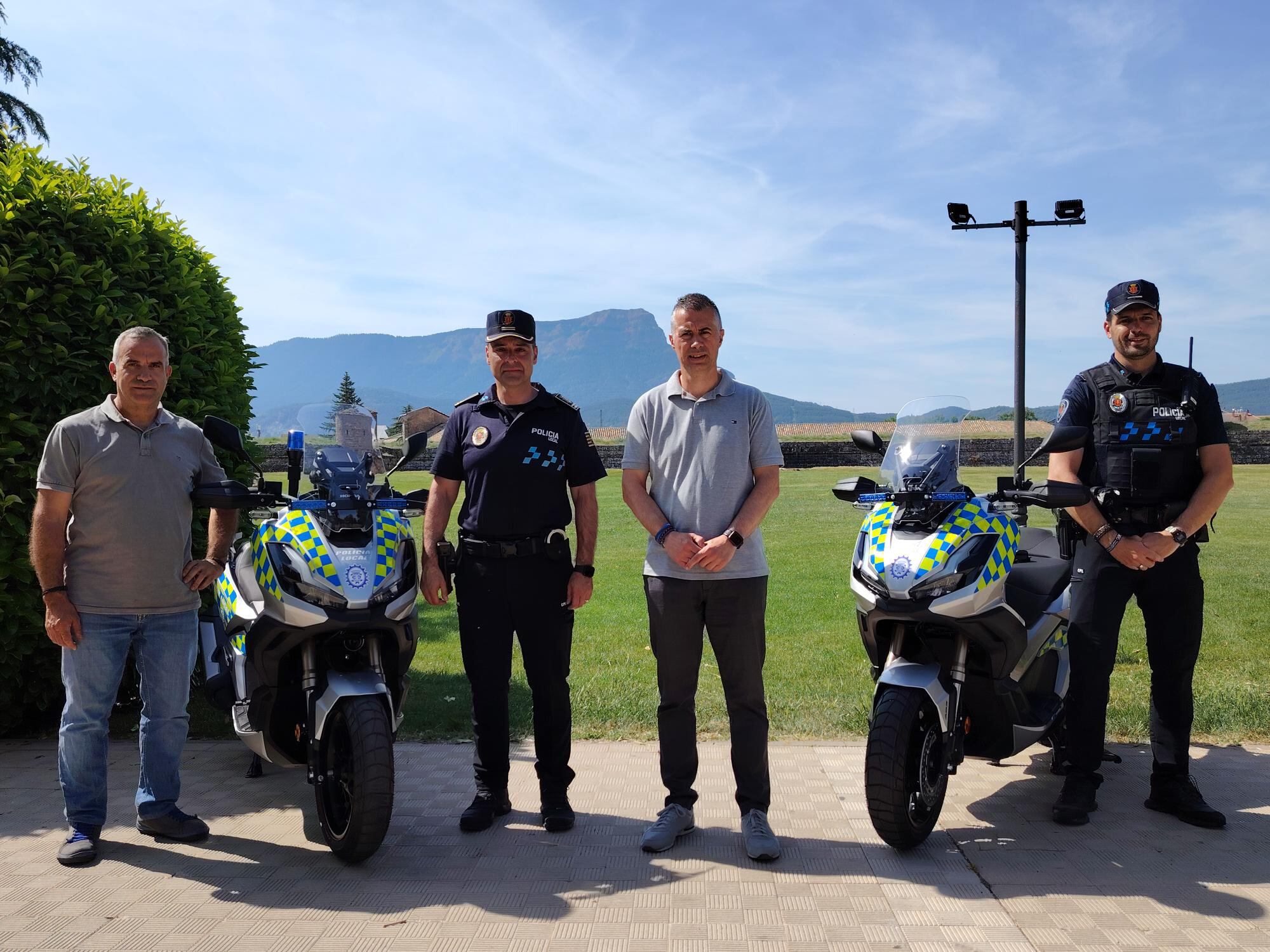 Dos motocicletas de 300 cc que se suman a las tres que tenían, una ya obsoleta, explicaba el Jefe del Cuerpo
