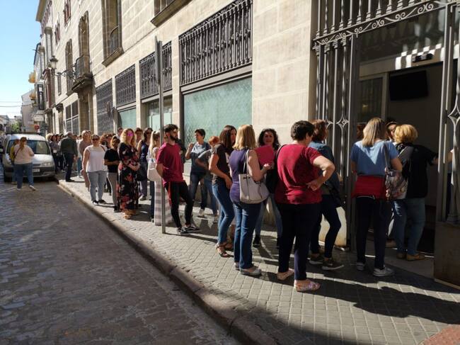 Largas colas para adquirir las entradas del espectáculo "El Océano"