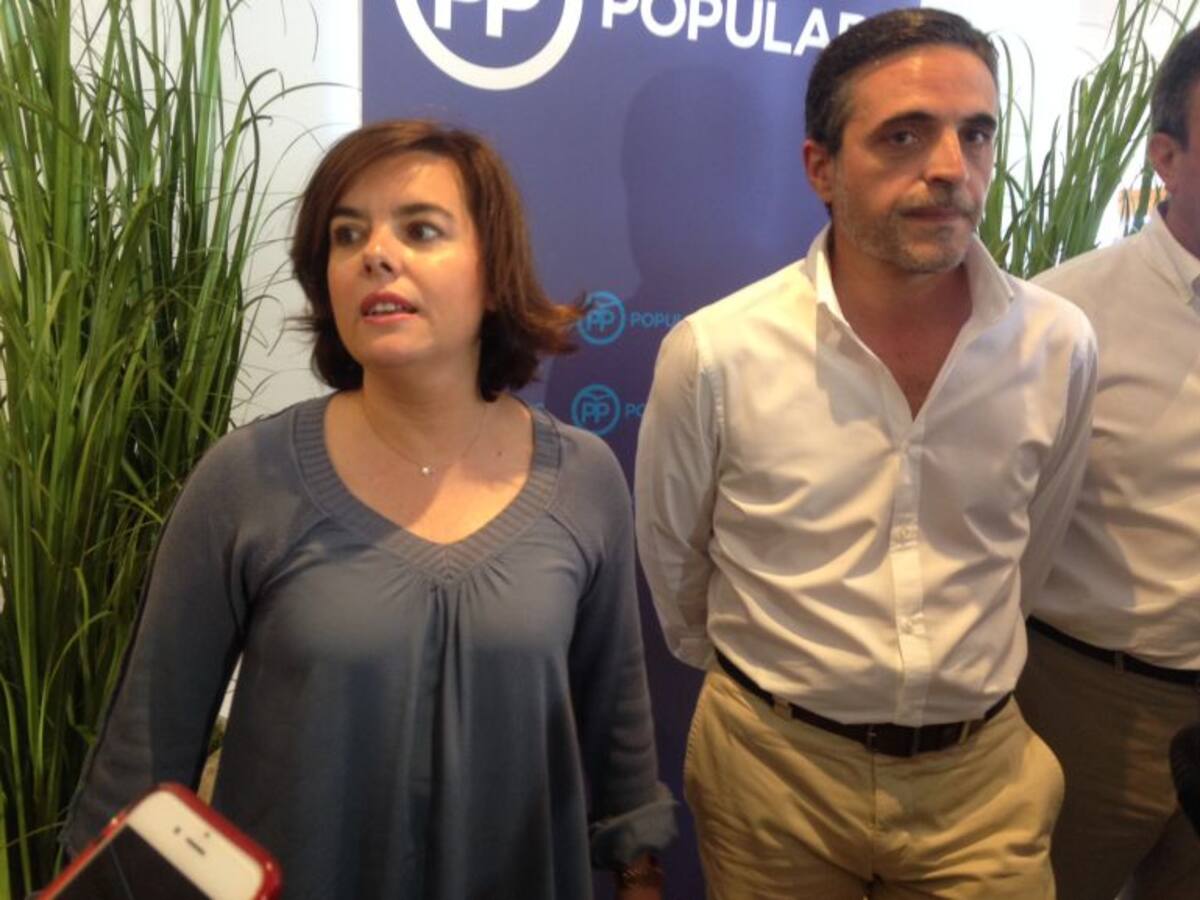 Soraya Sáenz de Santamaría se impone por la mínima en Ibiza