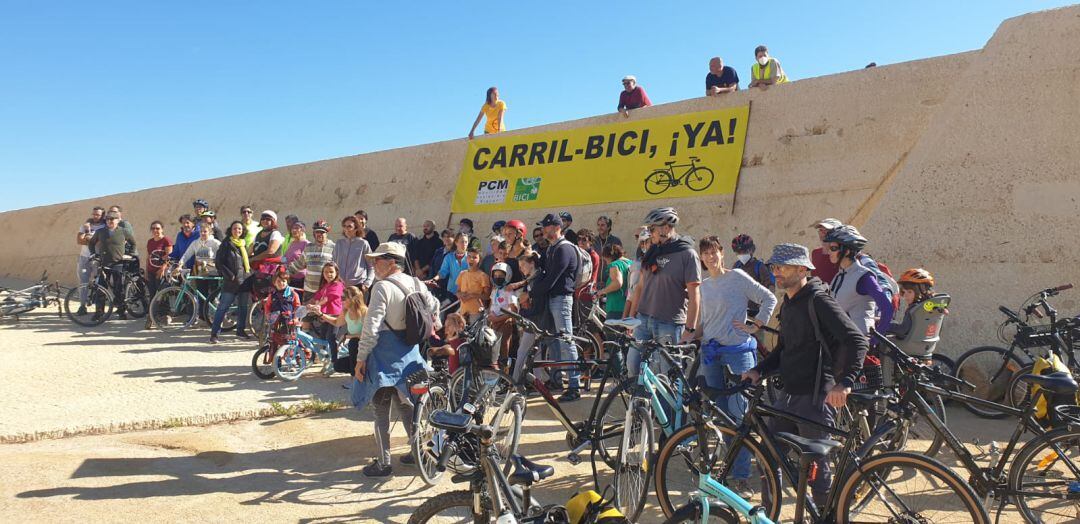 Bicifestación en la ubicación de la futura Vía Verde de la Cantera