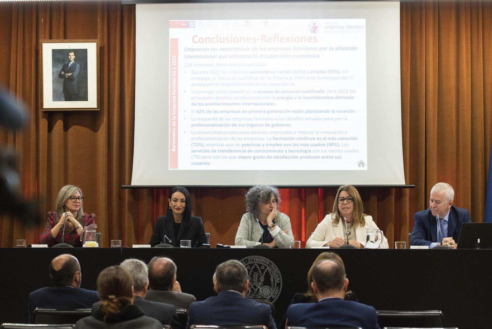 Presentación del barómetro que elabora anualmente la Cátedra de Empresa Familiar Mare Nostrum Universidad de Murcia-Universidad Politécnica de Cartagena, promovida AMEFMUR con la colaboración de CaixaBank y la Fundación Cajamurcia