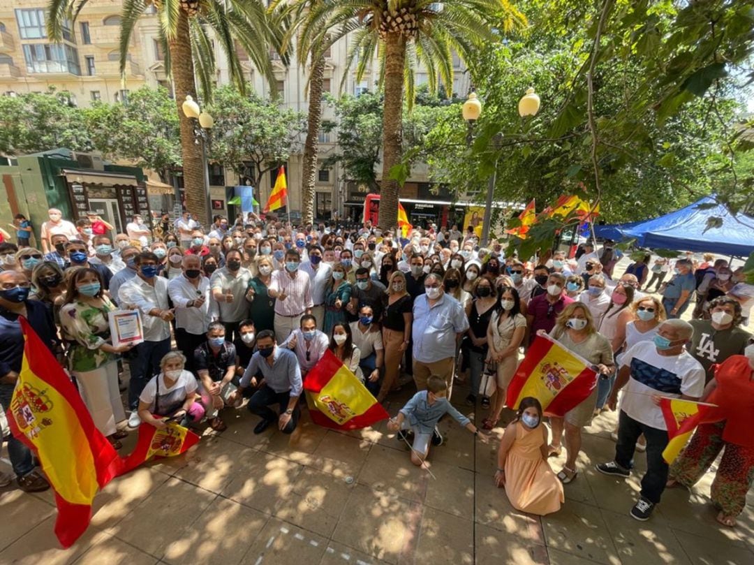 Imagen de la concentración en Alicante contra los indultos a los presos del procés