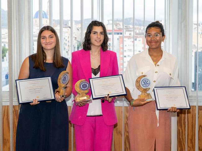 Alumnas ganadoras de los Premios Protagonistas del mañana del Rotary Club Alcoy