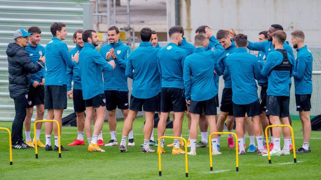 Los jugadores del Athletic de Bilbao duranteun entrenamientoen Lezama 