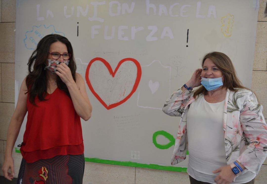 La vicepresidenta Mónica Oltra y la edil Julia Llopis se han reunido este miércoles en el centro social de Gastón Castelló