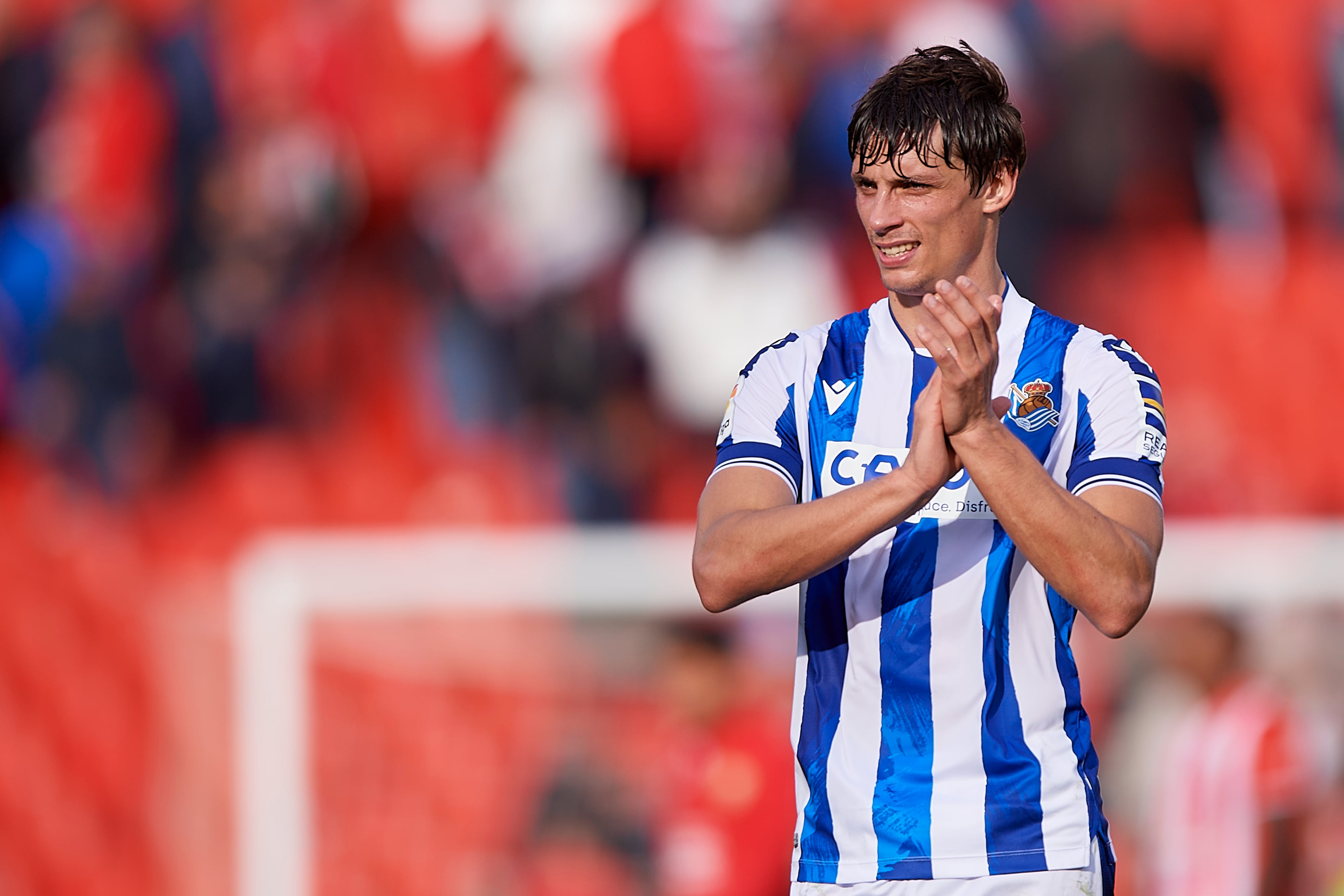 ALMERIA, SPAIN - JANUARY 08: Robin Le Normand of Real Sociedad acknowledges the fans following the LaLiga Santander match between UD Almeria and Real Sociedad at Juegos Mediterraneos on January 08, 2023 in Almeria, Spain. (Photo by Silvestre Szpylma/Quality Sport Images/Getty Images)