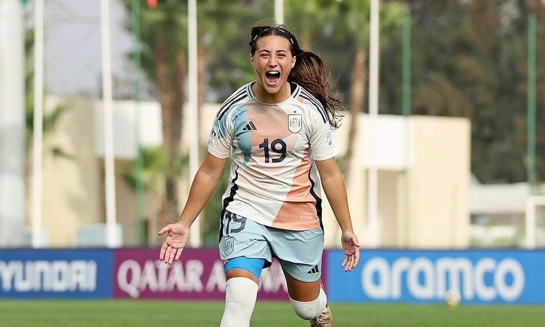 Claudia Barrios celebra su gol