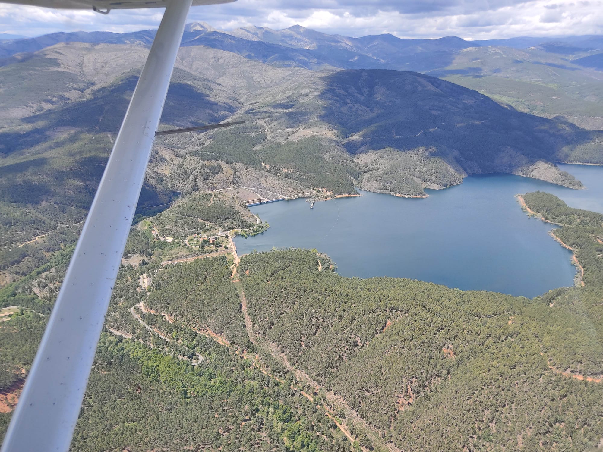 Uno de los embalses de la provincia desde el aire