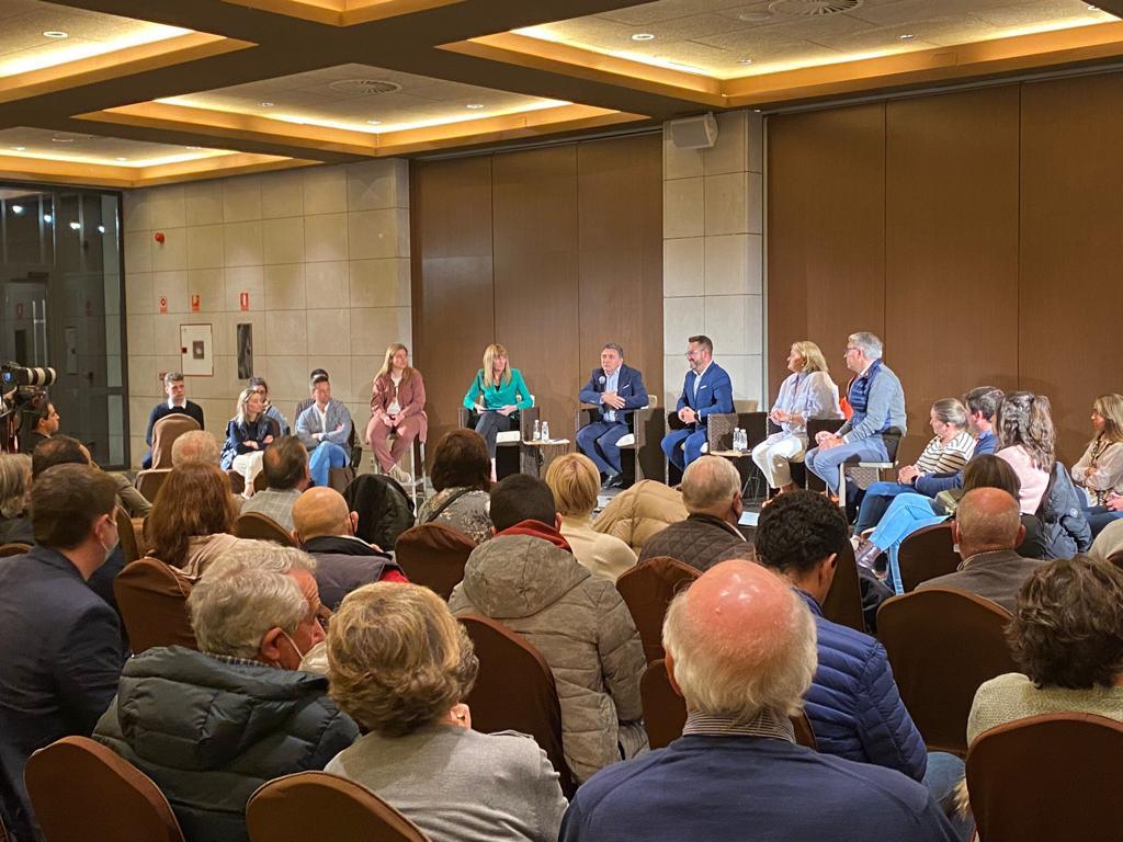 Reunión de afiliados del Partido Popular