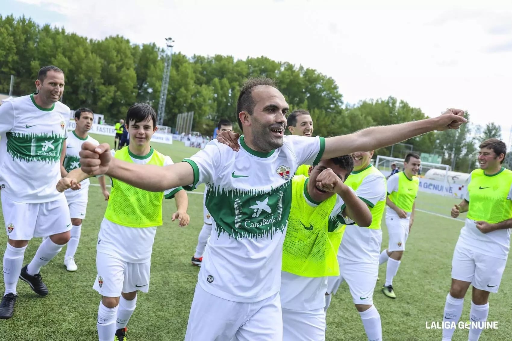 Los jugadores del Elche Genuine están preparados para debutar en la Liga