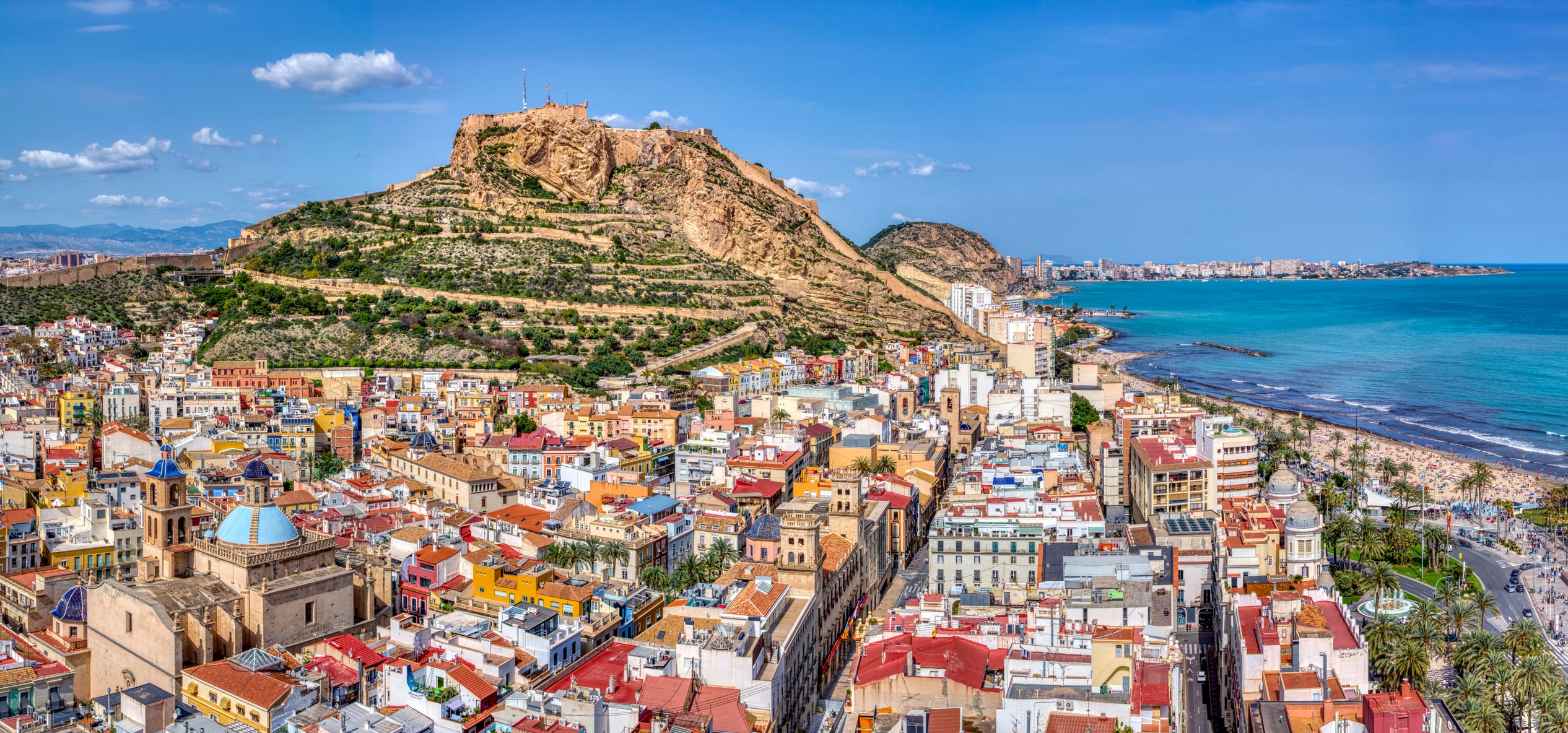 Imagen general de la ciudad de Alicante con el castillo de fondo