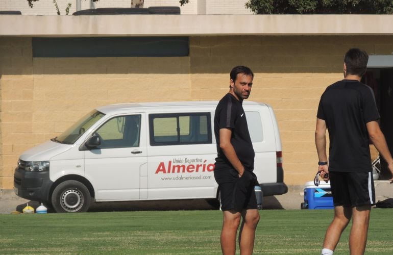 Fran Fernández, en el campo de la Vega de Acá.