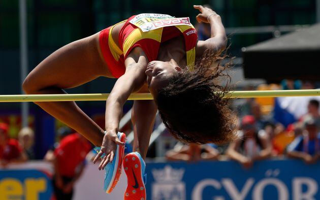 Vicente durante el concurso de salto de altura