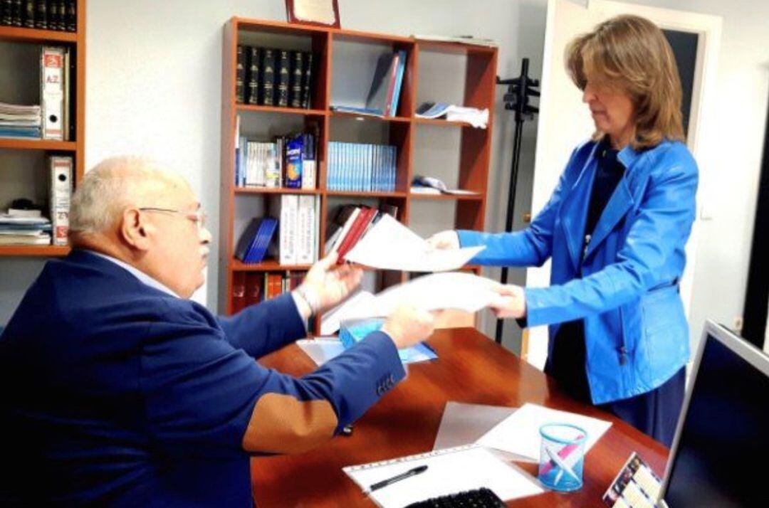 Paco Orozco junto a la presidenta del PP Ana Guarinos