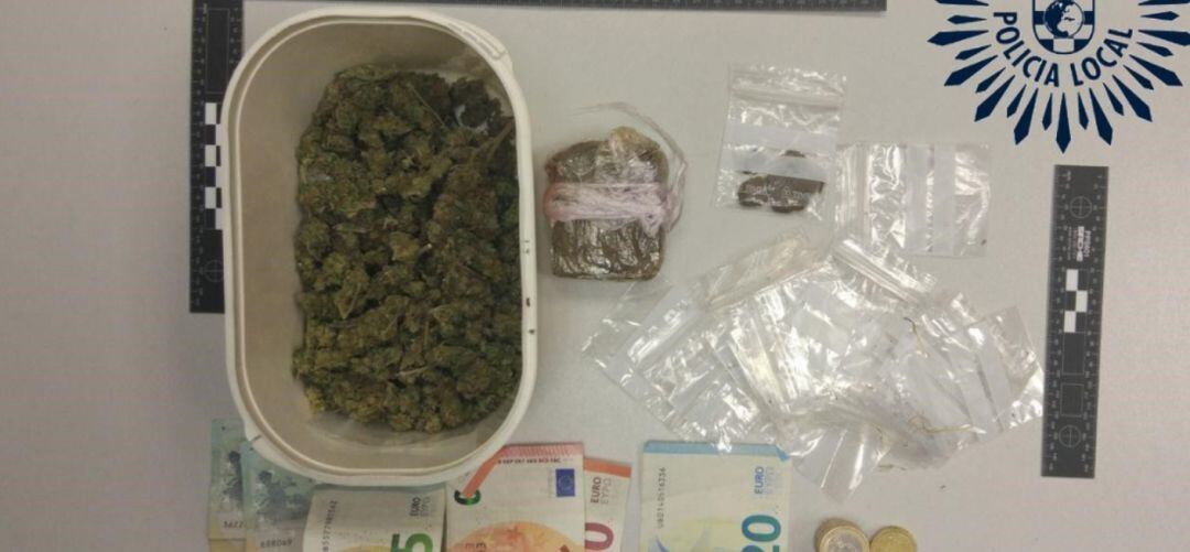 Los agentes denunciaron al joven por un delito contra la salud pública