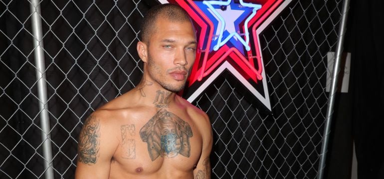 Jeremy Meeks posa en el &#039;backstage&#039; del desfile de Philipp Plein en la Semana de la Moda de Nueva York.