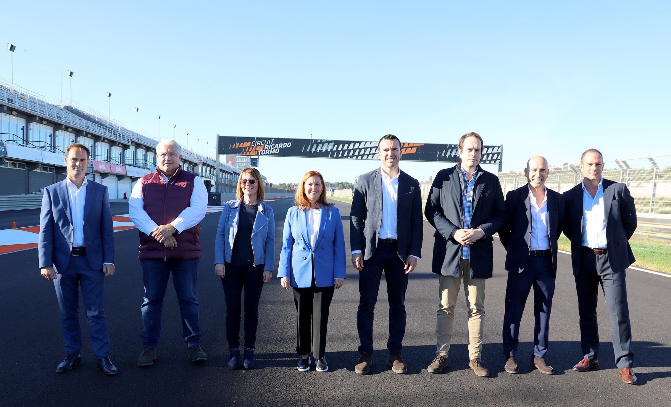 El presidente de la Diputació de València, Vicent Mompó, y la vicepresidenta segunda y diputada de Carreteras, Reme Mazzolari, han visitado este viernes el nuevo acceso al Circuito Ricardo Tormo de Cheste