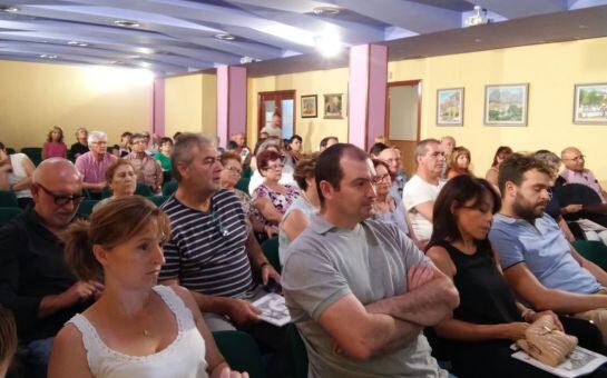 Público asistente a la presentación en Bedmar del proyecto &#039;Mágina, Territorio Literario&#039; de la Editorial Sial-Pigmalión