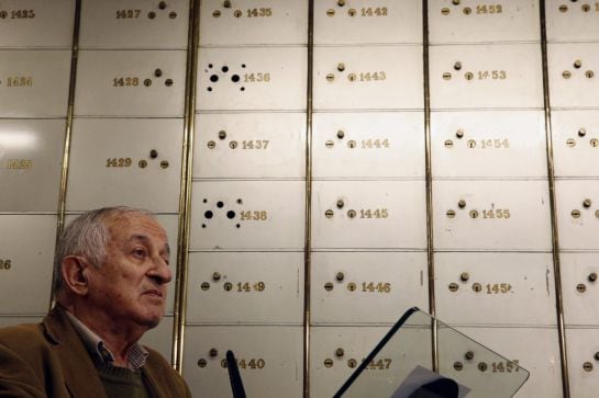 GRA227 MADRID, 21/04/2015.- El escritor Juan Goytisolo depositó su legado en la Caja de las Letras del Instituto Cervantes en Madrid dos días antes de recibir el Premio Cervantes de manos del Rey. EFE/Javier Lizón