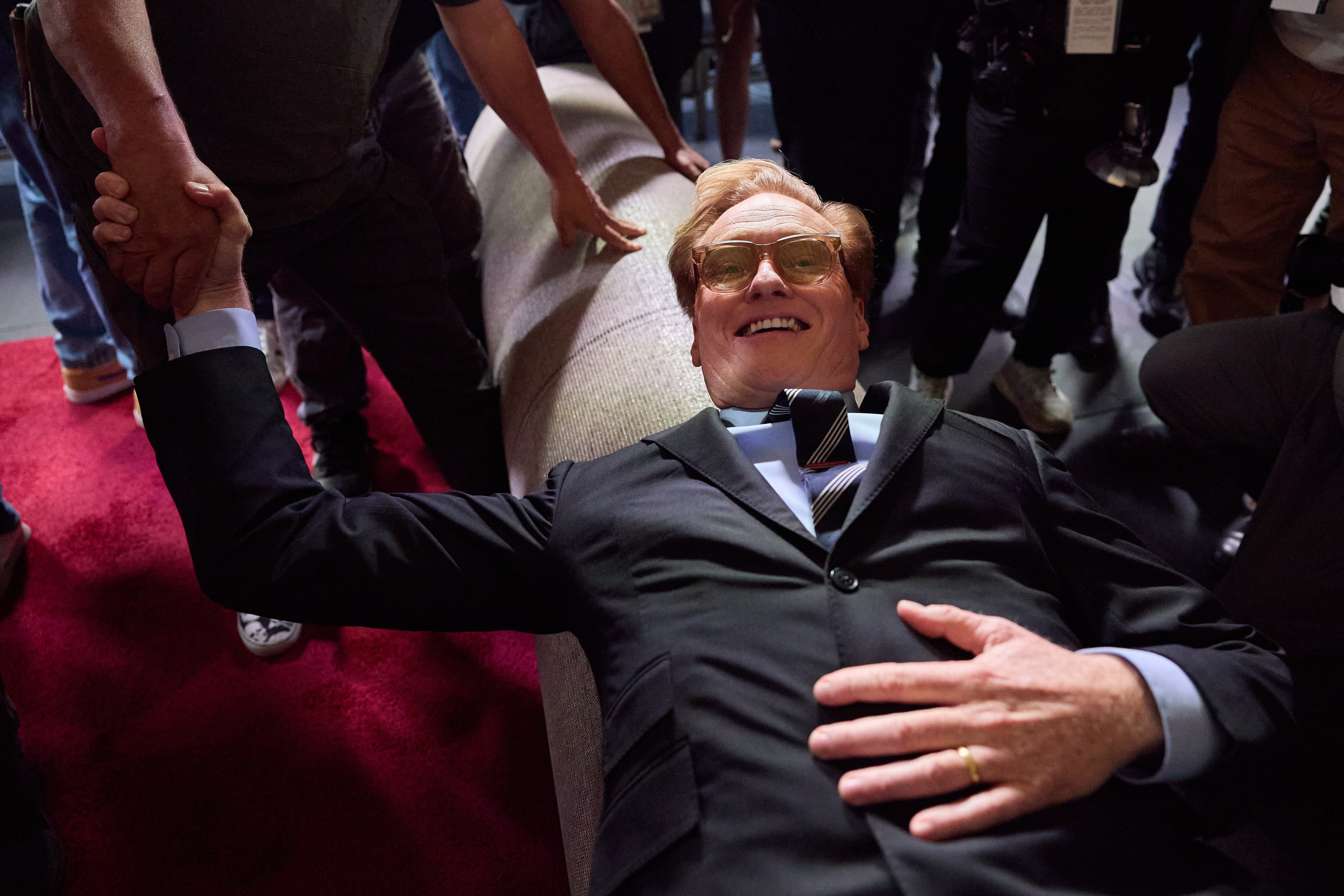 LOS ANGELES (United States), 26/02/2025.- Oscars host Conan O&#039;Brien lays on the red carpet for the 97th annual Academy Awards ceremony at the Dolby Theatre at Ovation Hollywood in Los Angeles, California, USA, 26 February 2025. The Oscars will be presented for outstanding individual or collective efforts in filmmaking on 02 March 2025. EFE/EPA/ALLISON DINNER
