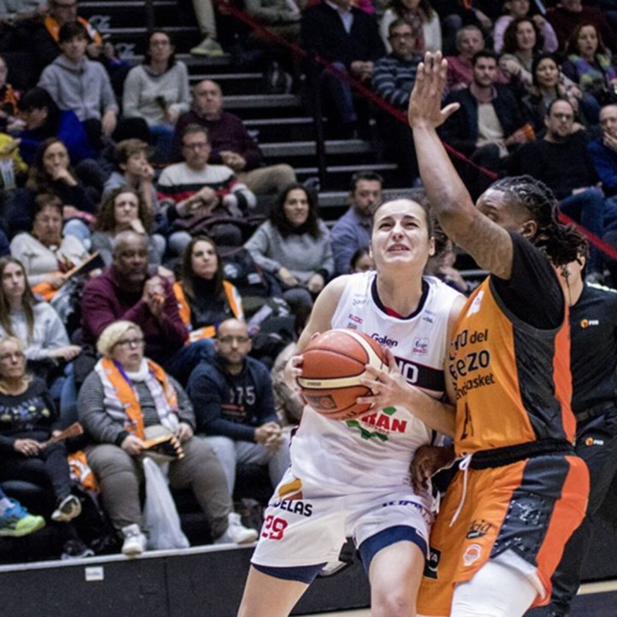 Regreso triunfal de Ángela Salvadores