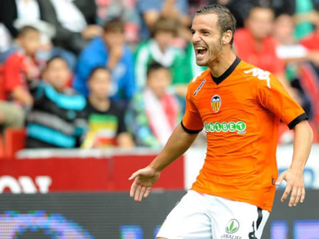 El ex jugador del Real Madrid hace su primer tanto con la camiseta del Valencia