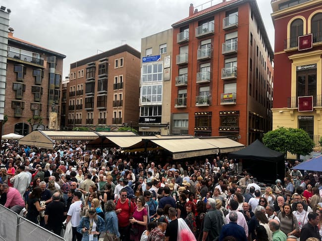 La plaza del Romea en la mañana del Entierro de la Sardina
