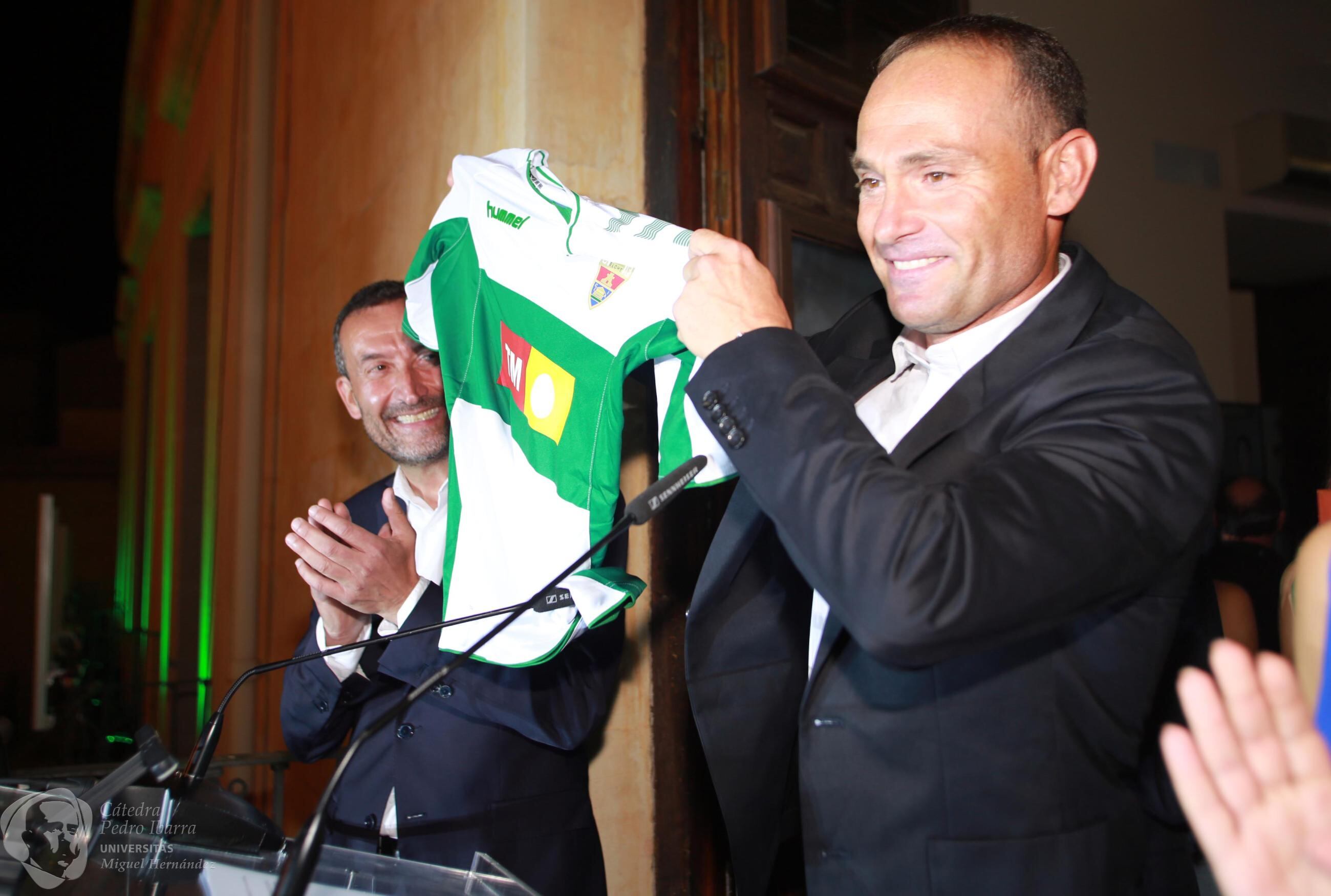 Nino el día que ofreció el pregón de fiestas de Elche