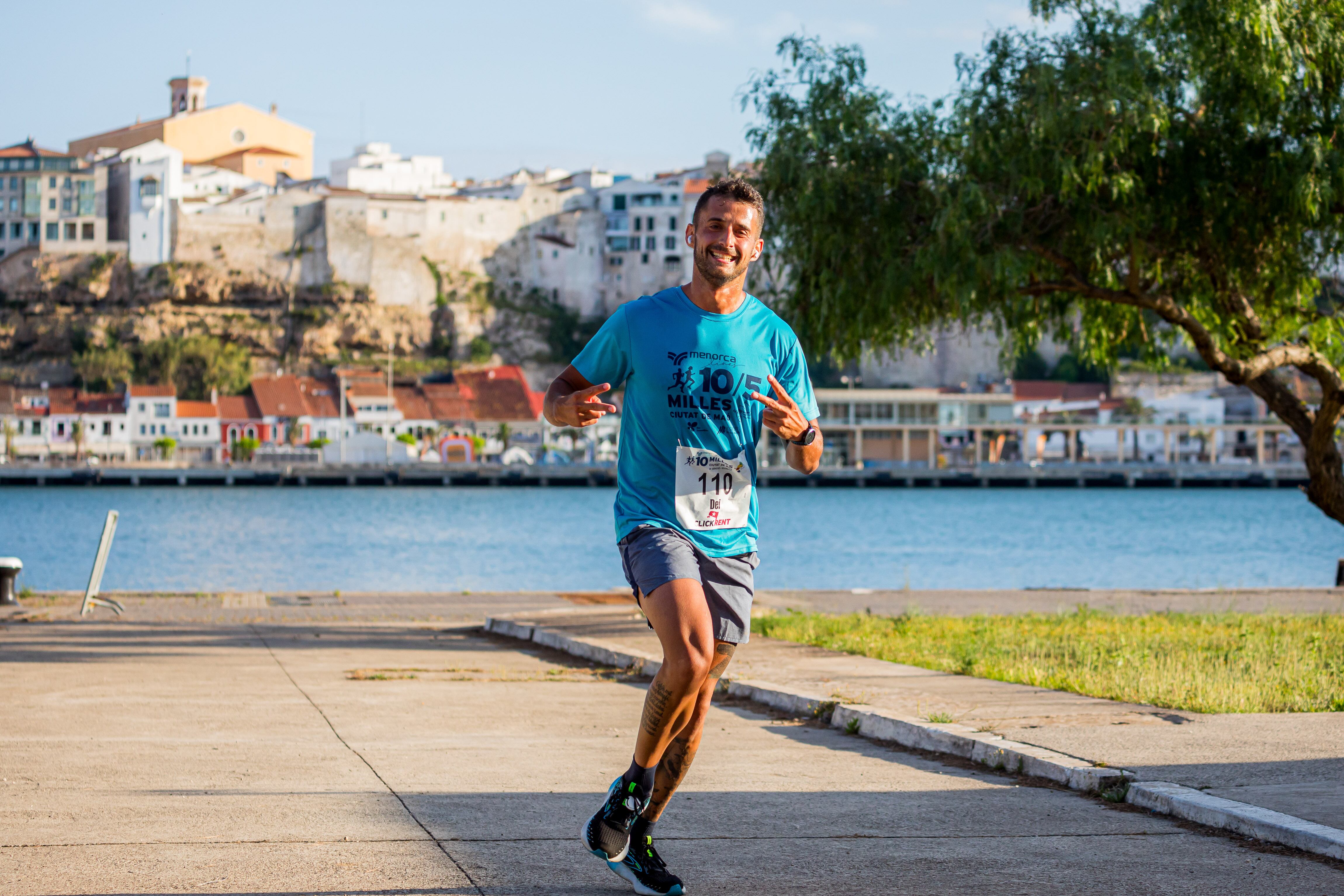 La cursa es fa per tot el port de Maó.
