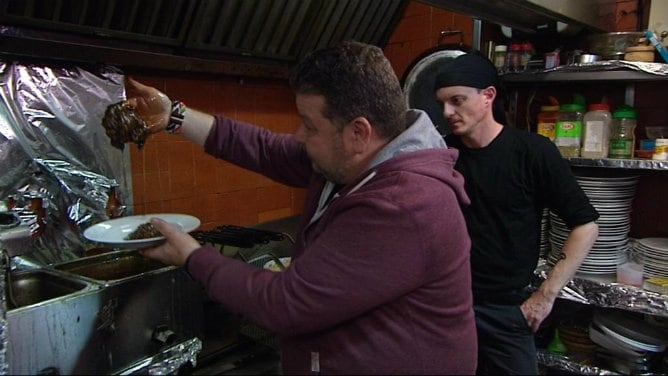 Alberto Chicote en la cocina de &#039;La parrilla de Poli&#039;