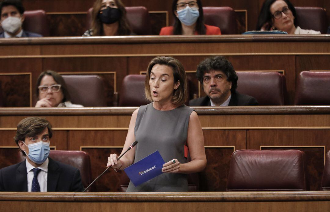 La vicesecretaria de Política Social del Partido Popular, Cuca Gamarra, interviene en una sesión plenaria celebrada en el Pleno del Congreso el pasado mes de julio.