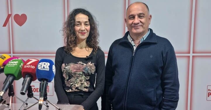 Fátima Fernández junto a Paco Cañestro en la casa del pueblo